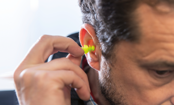 Équipement de protection pour les oreilles : casques auditifs, bouchons d'oreilles